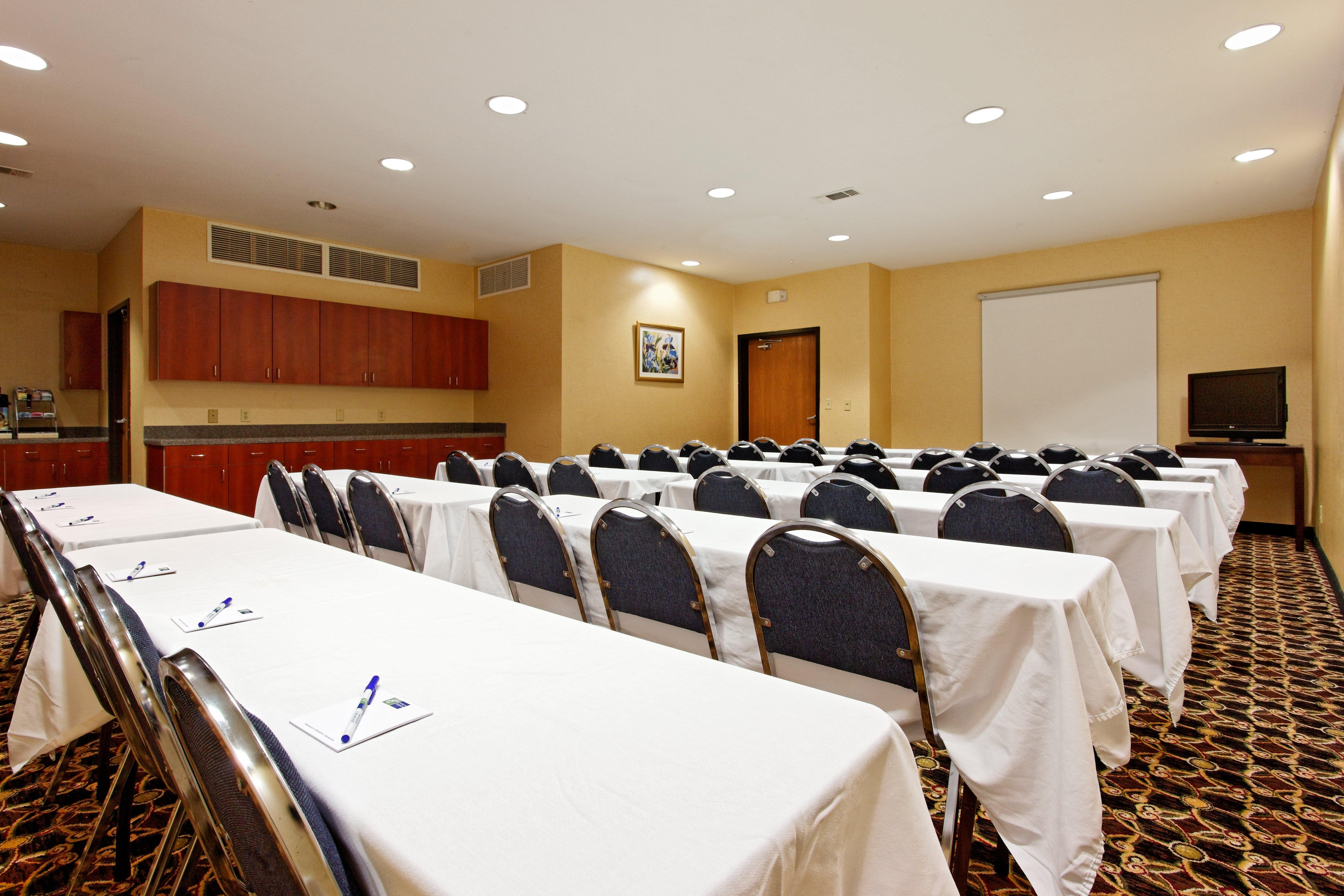 Holiday Inn Express Crockett By Ihg Exterior photo