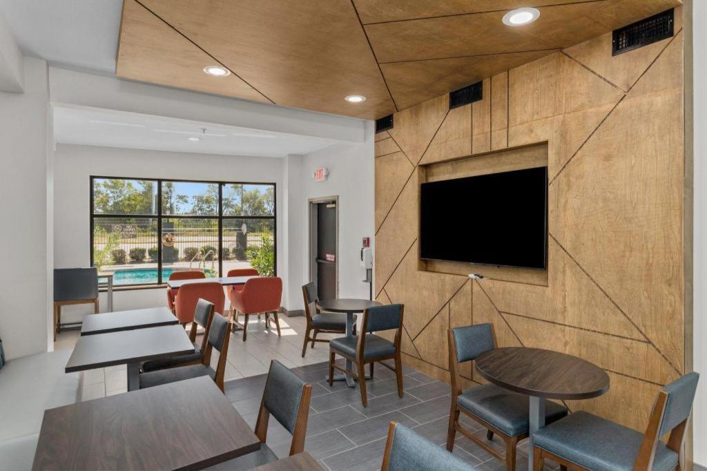 Holiday Inn Express Crockett By Ihg Exterior photo