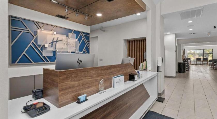 Holiday Inn Express Crockett By Ihg Exterior photo